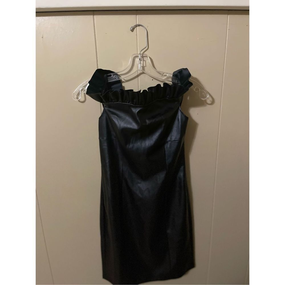BLACK STRAPLESS Dress. 23-9